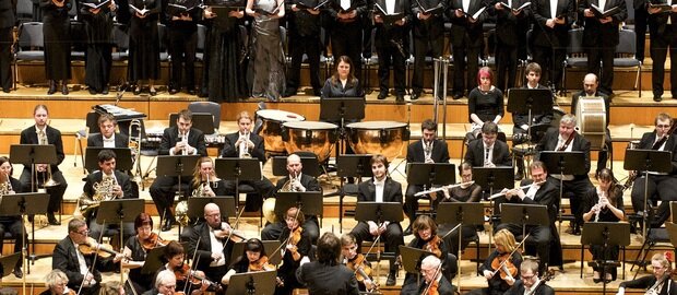 Die Tschechischen Symphoniker Prag und der Prager Chor bei einer Aufführung