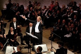 Chefdirigent Thomas Hengelbrock führte das NDR Elbphilharmonie Orchester erfolgreich durch den Abend.
