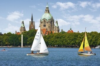 Der Maschsee ist ein wahres Paradies für Segler und Ruderer. und