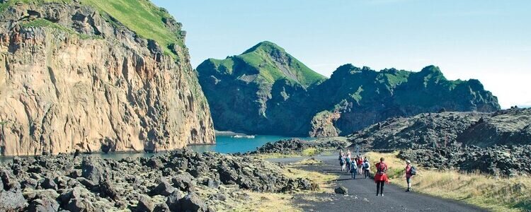 Die atemberaubende Landschaft Islands bietet den perfekten Rahmen, um den Kopf freizukriegen.