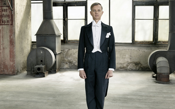 Max Raabe im Anzug