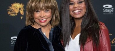 Tina Turner präsentiert Hauptdarstellerin Kristina Love