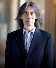 Ein frontales Portrait von Kent Nagano