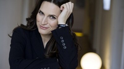 Susanne Bernhard lächelt in die Kamera