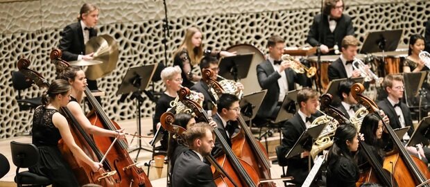 NDR Jugendsinfonieorchester spielt ein Konzert